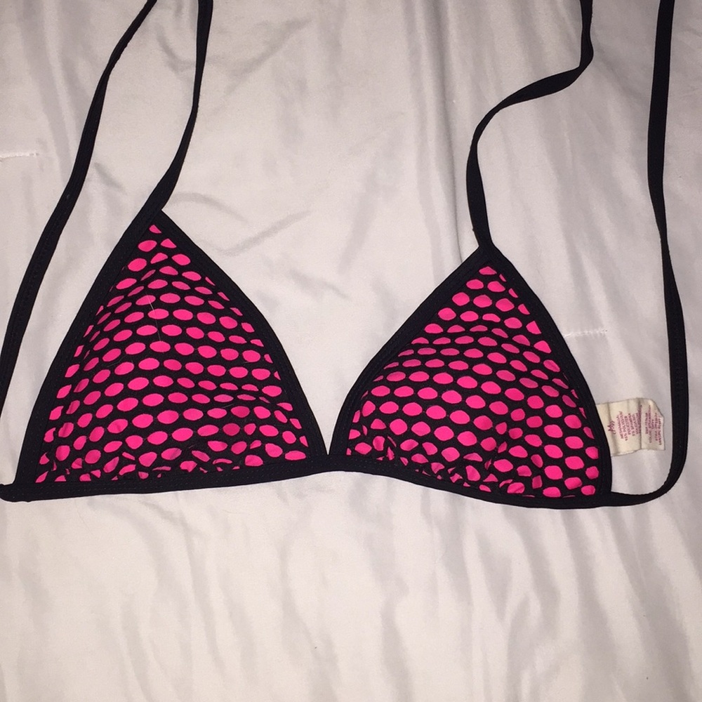 🌸Swim top🌸 -free if you bundle⚡️